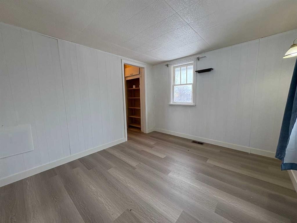 316 Broadway Street North, Raymond, AB - Indoor Photo Showing Other Room