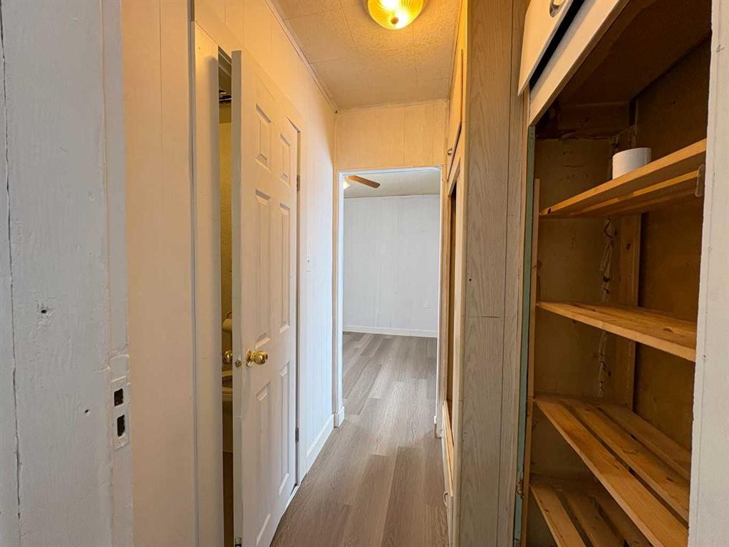 316 Broadway Street North, Raymond, AB - Indoor Photo Showing Other Room