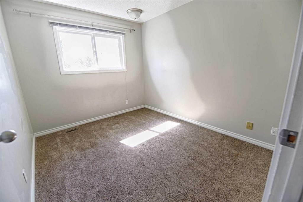 6-55 Lemoyne Crescent West, Lethbridge, AB - Indoor Photo Showing Other Room