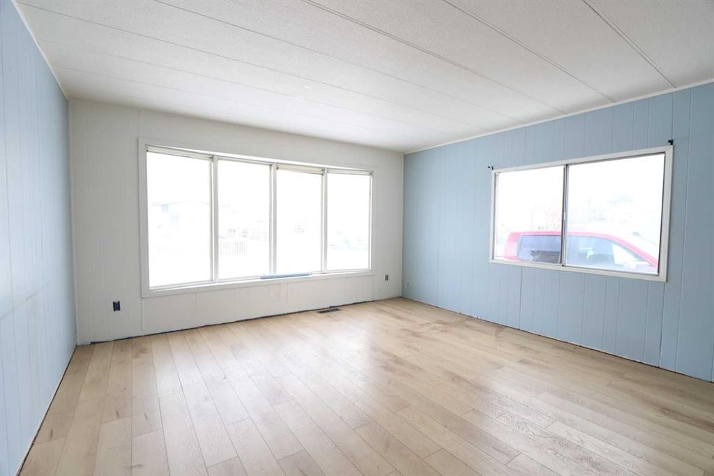 33-895 Elizabeth Street, Pincher Creek, AB