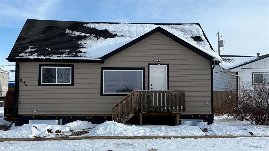 608 2 Street West, Bow Island, AB - Outdoor With Exterior