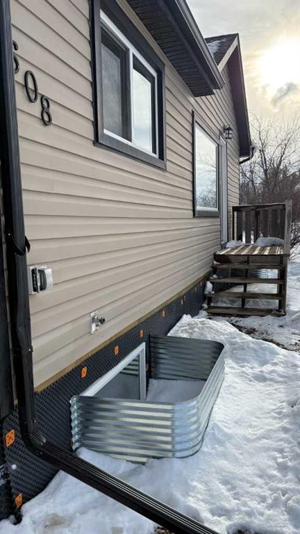 608 2 Street West, Bow Island, AB - Outdoor With Exterior