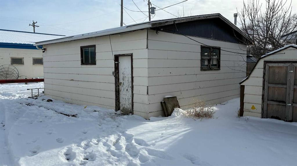 608 2 Street West, Bow Island, AB - Outdoor With Exterior