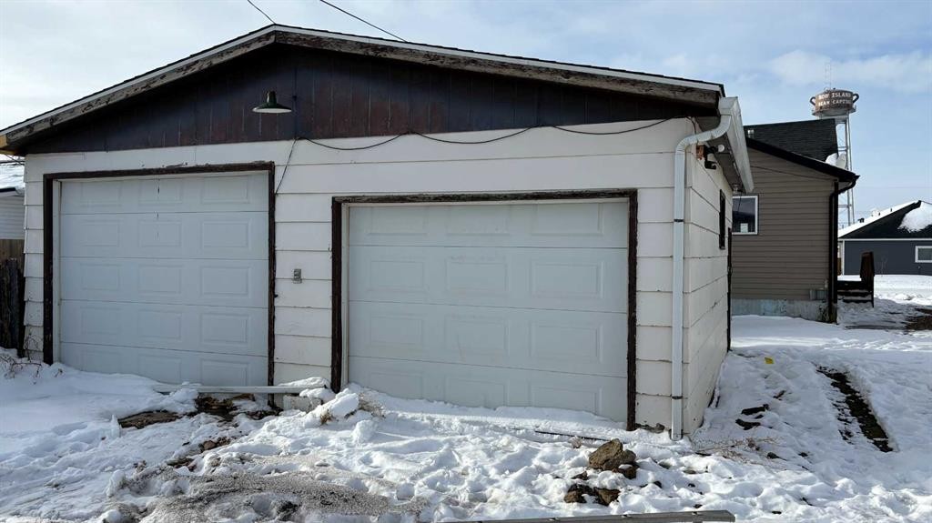 608 2 Street West, Bow Island, AB - Outdoor With Exterior