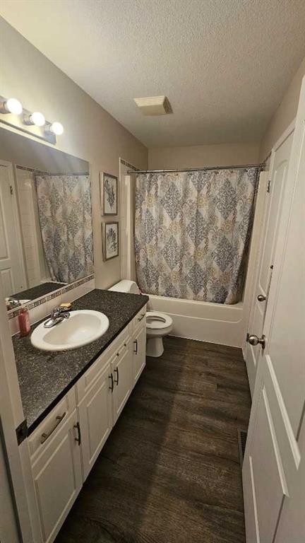 448 Willow Place, Picture Butte, AB - Indoor Photo Showing Bathroom