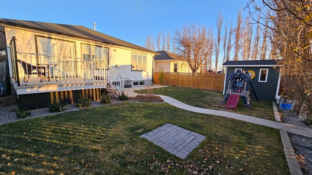 448 Willow Place, Picture Butte, AB - Outdoor