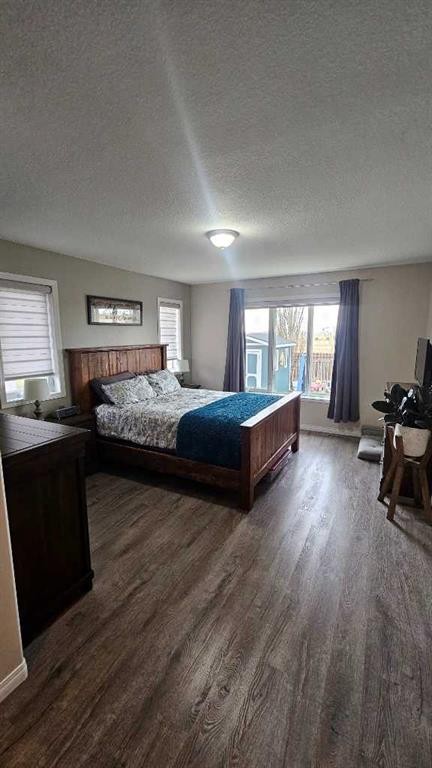 448 Willow Place, Picture Butte, AB - Indoor Photo Showing Bedroom