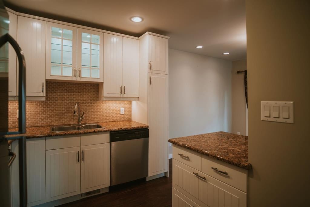 1201 8 Avenue South, Lethbridge, AB - Indoor Photo Showing Kitchen With Double Sink