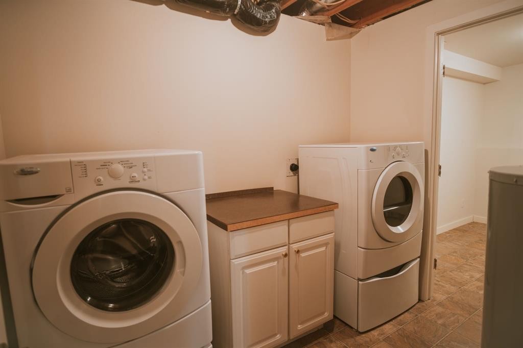 1201 8 Avenue South, Lethbridge, AB - Indoor Photo Showing Laundry Room