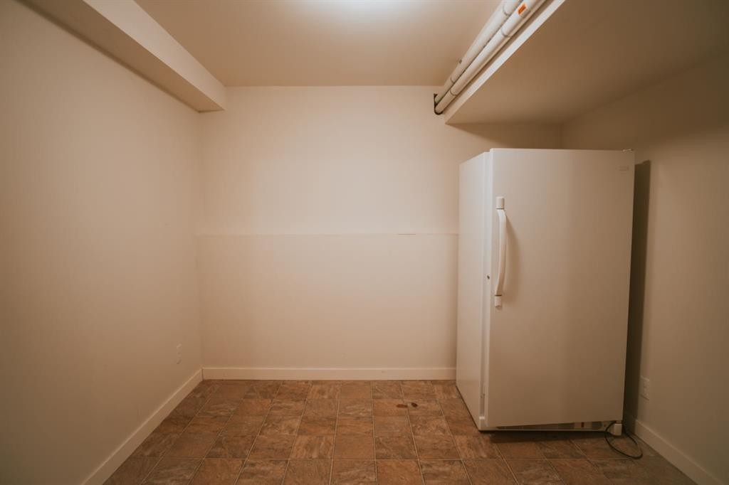 1201 8 Avenue South, Lethbridge, AB - Indoor