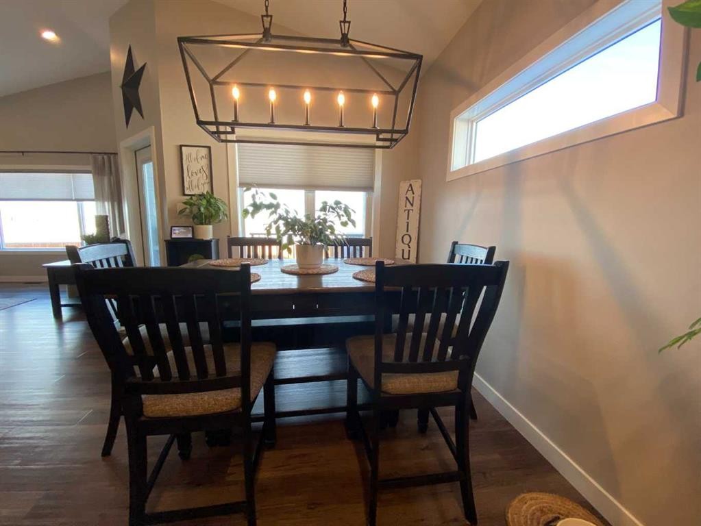 4237 60 Avenue, Taber, AB - Indoor Photo Showing Dining Room