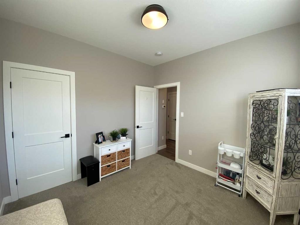 4237 60 Avenue, Taber, AB - Indoor