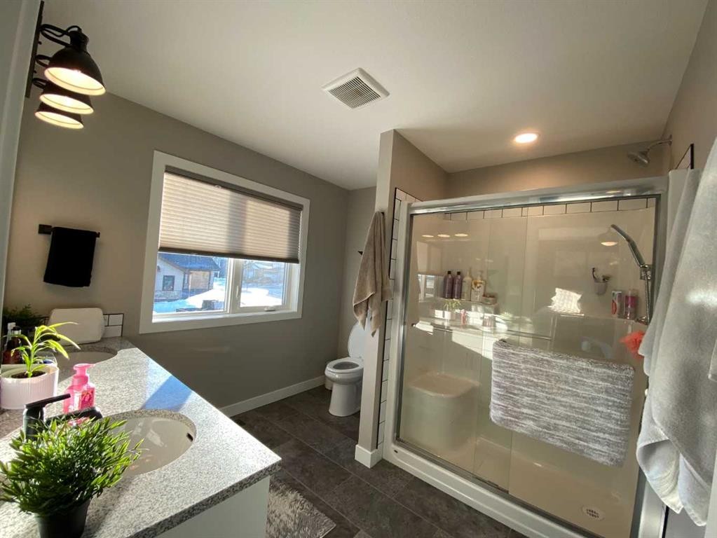 4237 60 Avenue, Taber, AB - Indoor Photo Showing Bathroom
