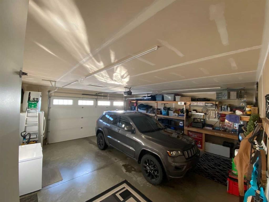 4237 60 Avenue, Taber, AB - Indoor Photo Showing Garage