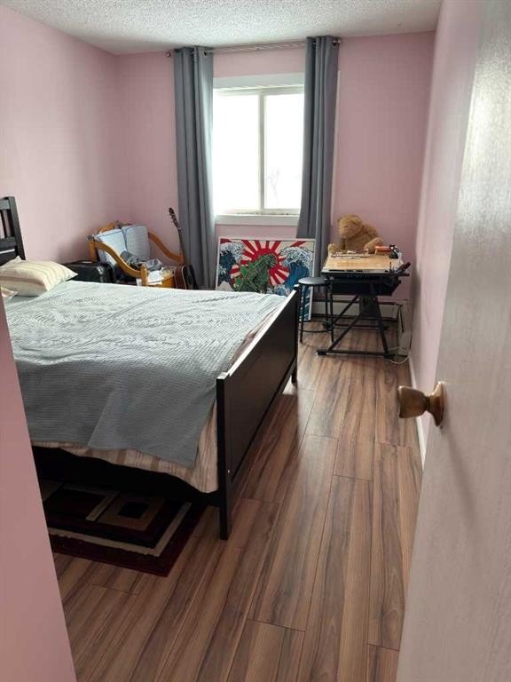 310A-295 Columbia Boulevard West, Lethbridge, AB - Indoor Photo Showing Bedroom