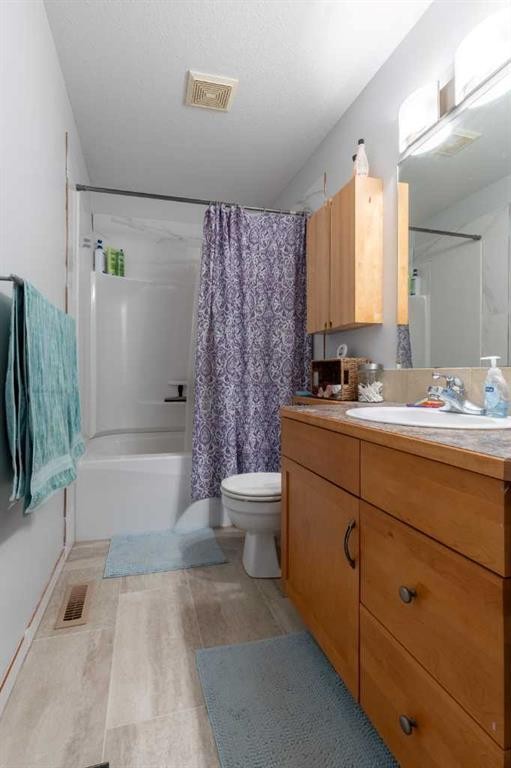 114 Lynx Cove North, Lethbridge, AB - Indoor Photo Showing Bathroom