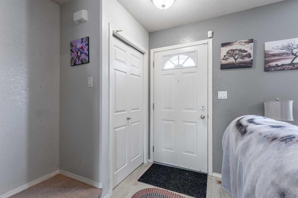 114 Lynx Cove North, Lethbridge, AB - Indoor Photo Showing Other Room