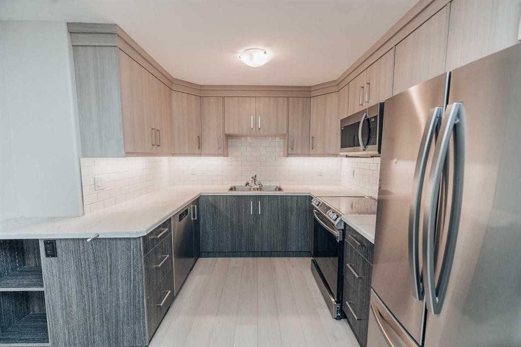 114 15 Street North, Lethbridge, AB - Indoor Photo Showing Kitchen With Double Sink With Upgraded Kitchen
