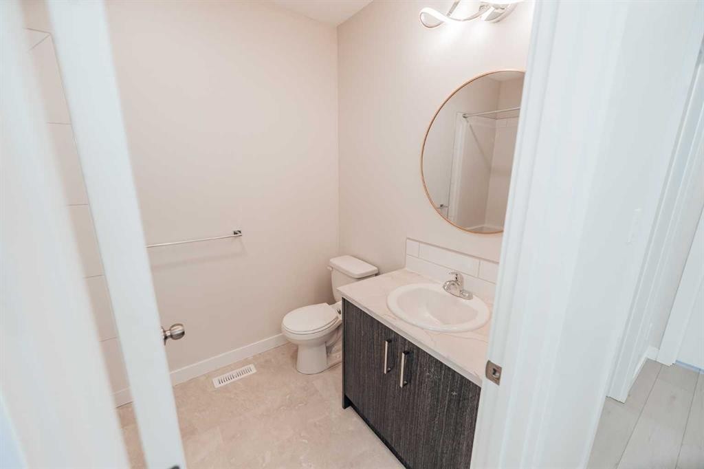 114 15 Street North, Lethbridge, AB - Indoor Photo Showing Bathroom