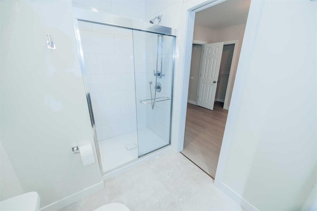 114 15 Street North, Lethbridge, AB - Indoor Photo Showing Bathroom