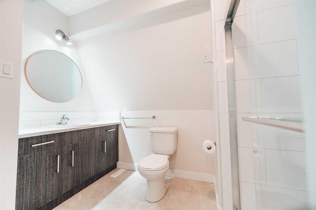 114 15 Street North, Lethbridge, AB - Indoor Photo Showing Bathroom