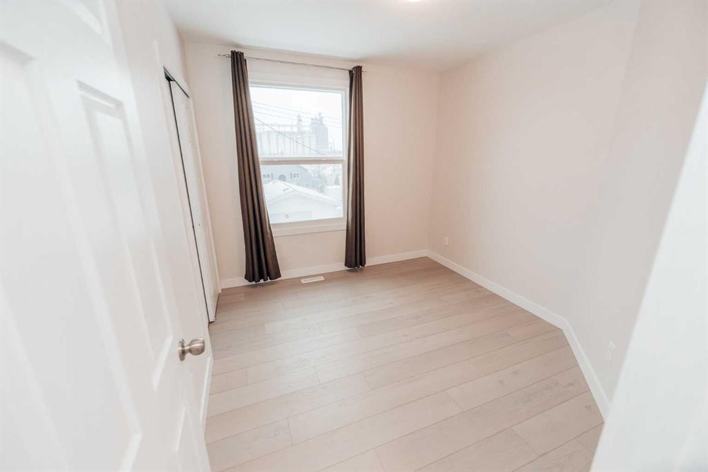 114 15 Street North, Lethbridge, AB - Indoor Photo Showing Other Room