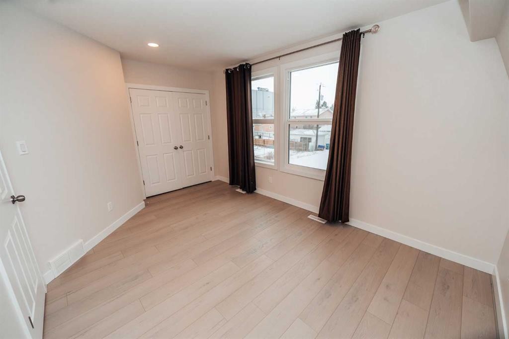 114 15 Street North, Lethbridge, AB - Indoor Photo Showing Other Room