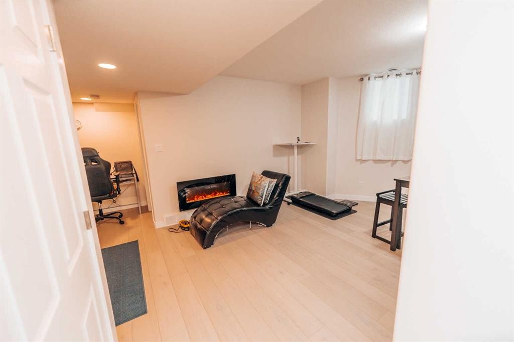 114 15 Street North, Lethbridge, AB - Indoor