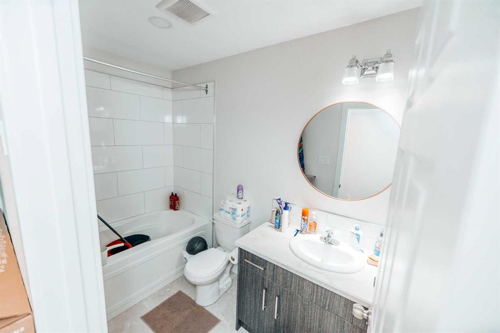 114 15 Street North, Lethbridge, AB - Indoor Photo Showing Bathroom