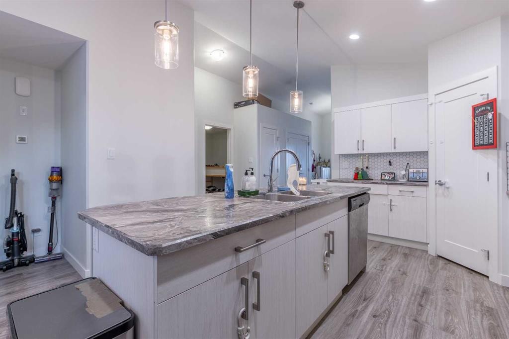 59 Kensington Road West, Lethbridge, AB - Indoor Photo Showing Kitchen