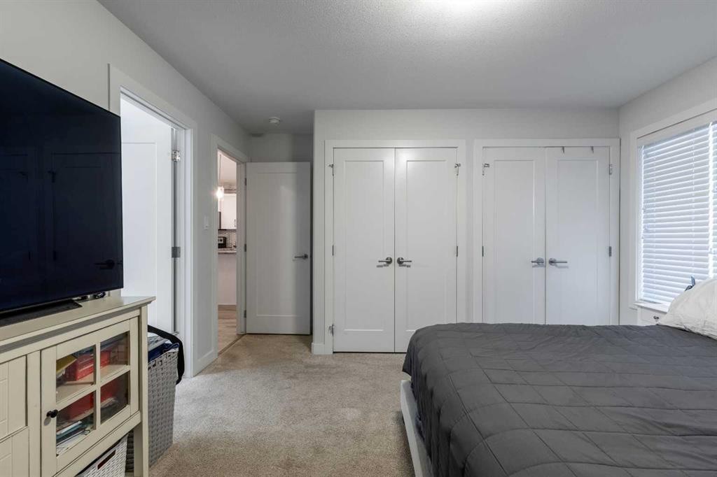 59 Kensington Road West, Lethbridge, AB - Indoor Photo Showing Bedroom