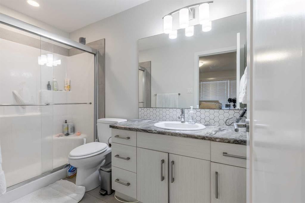 59 Kensington Road West, Lethbridge, AB - Indoor Photo Showing Bathroom