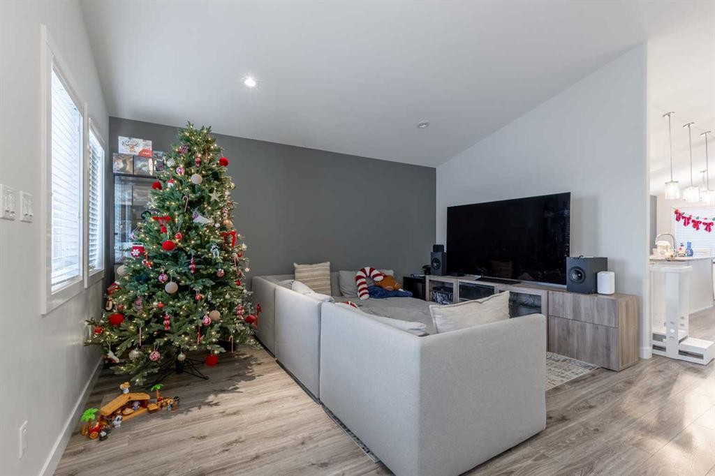 59 Kensington Road West, Lethbridge, AB - Indoor