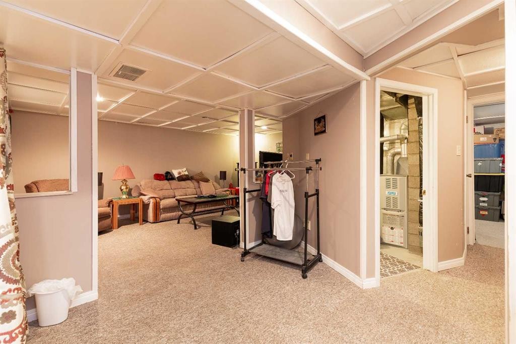 602 27 Street North, Lethbridge, AB - Indoor