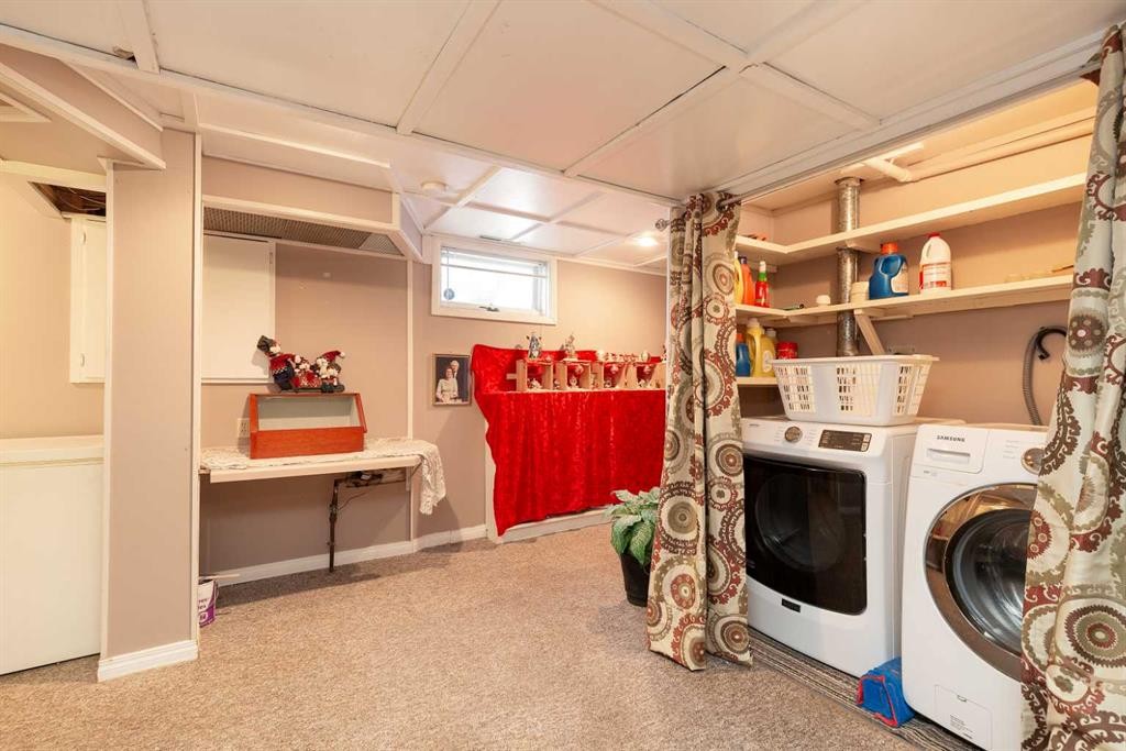 602 27 Street North, Lethbridge, AB - Indoor Photo Showing Laundry Room