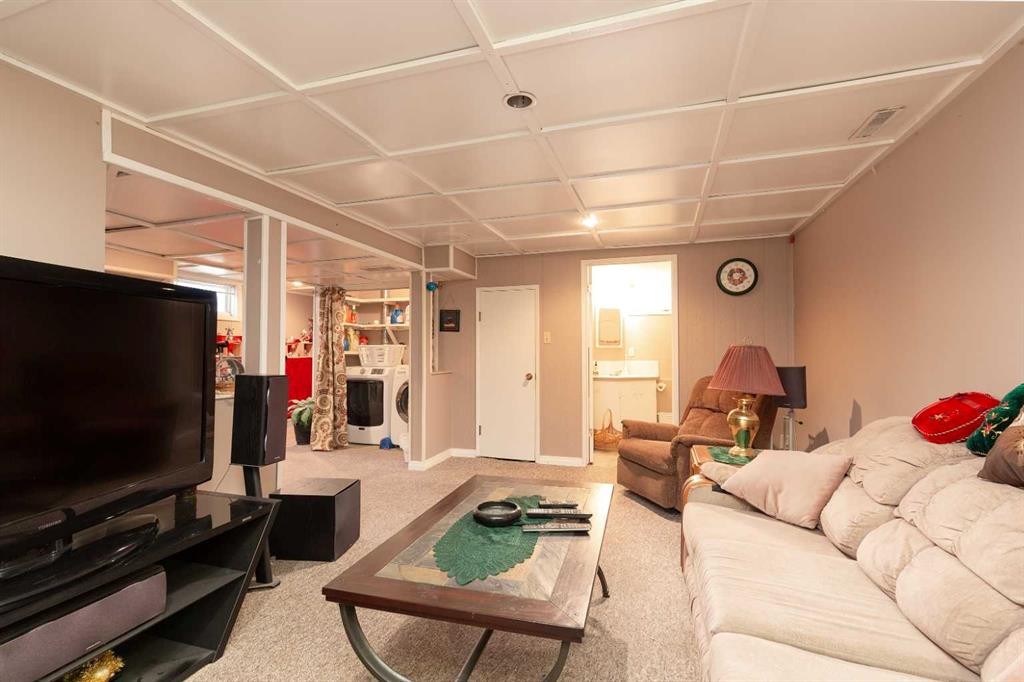 602 27 Street North, Lethbridge, AB - Indoor