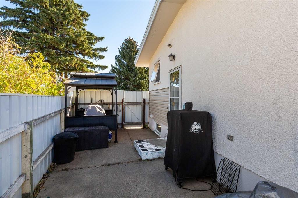 602 27 Street North, Lethbridge, AB - Outdoor With Exterior