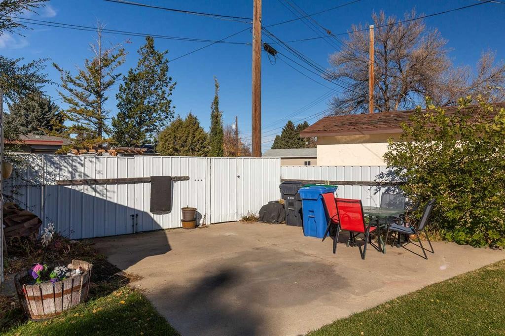 602 27 Street North, Lethbridge, AB - Outdoor