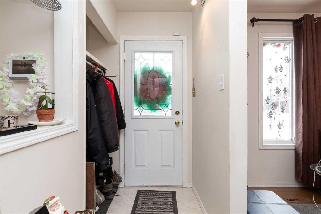 602 27 Street North, Lethbridge, AB - Indoor