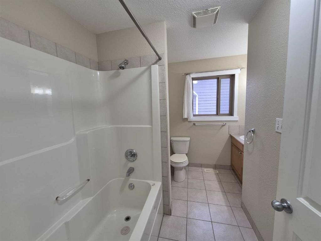 A-467 Blackfoot Manor West, Lethbridge, AB