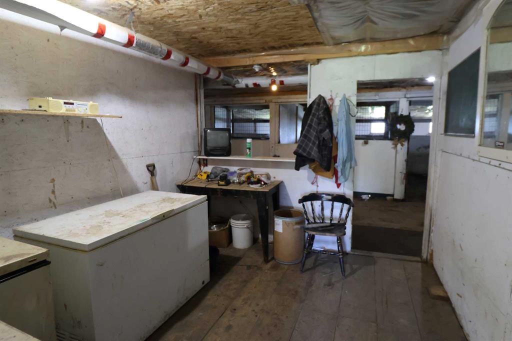 194023A 8 Avenue, Stirling, AB - Indoor