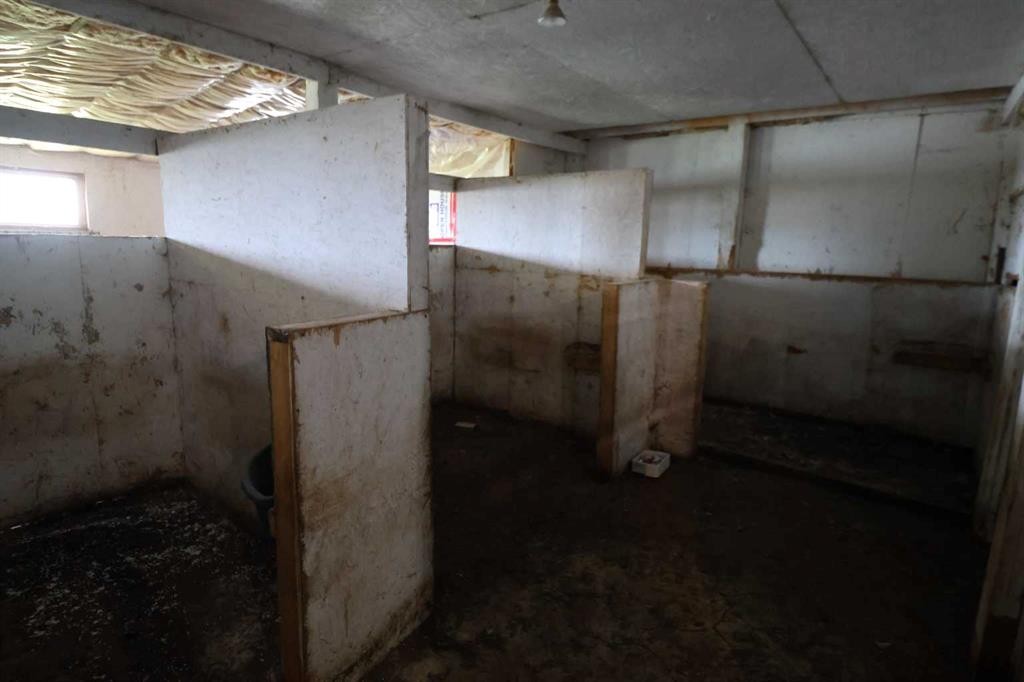 194023A 8 Avenue, Stirling, AB - Indoor Photo Showing Basement