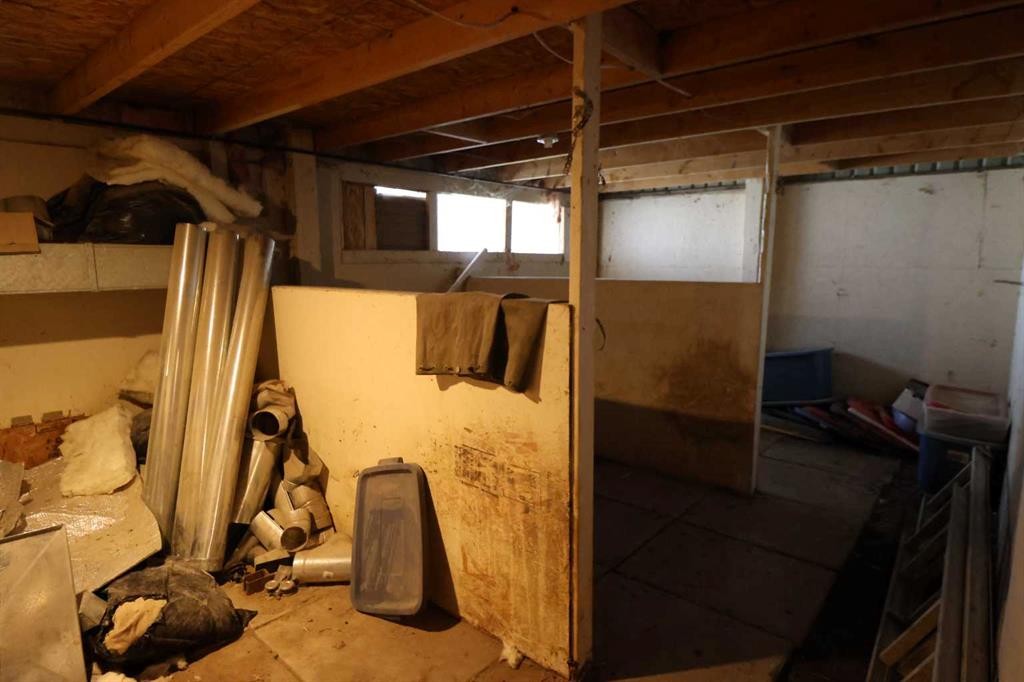 194023A 8 Avenue, Stirling, AB - Indoor Photo Showing Basement