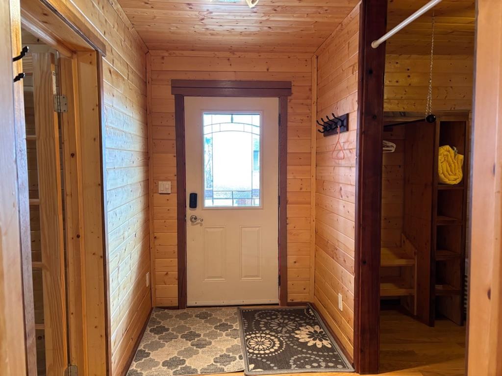 26 Mount Vista Drive, Hill Spring, AB - Indoor Photo Showing Other Room