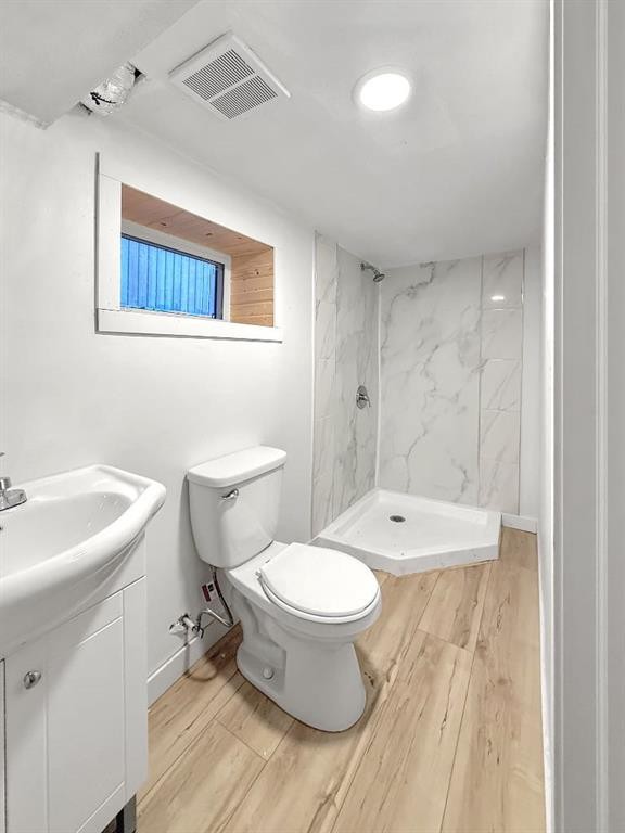 1135 12 Street South, Lethbridge, AB - Indoor Photo Showing Bathroom