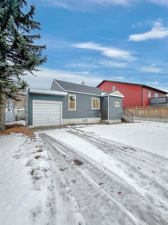 1135 12 Street South, Lethbridge, AB - Outdoor