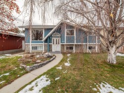 1102 Cameron Road SOUTH Lethbridge, AB T1K 4B3