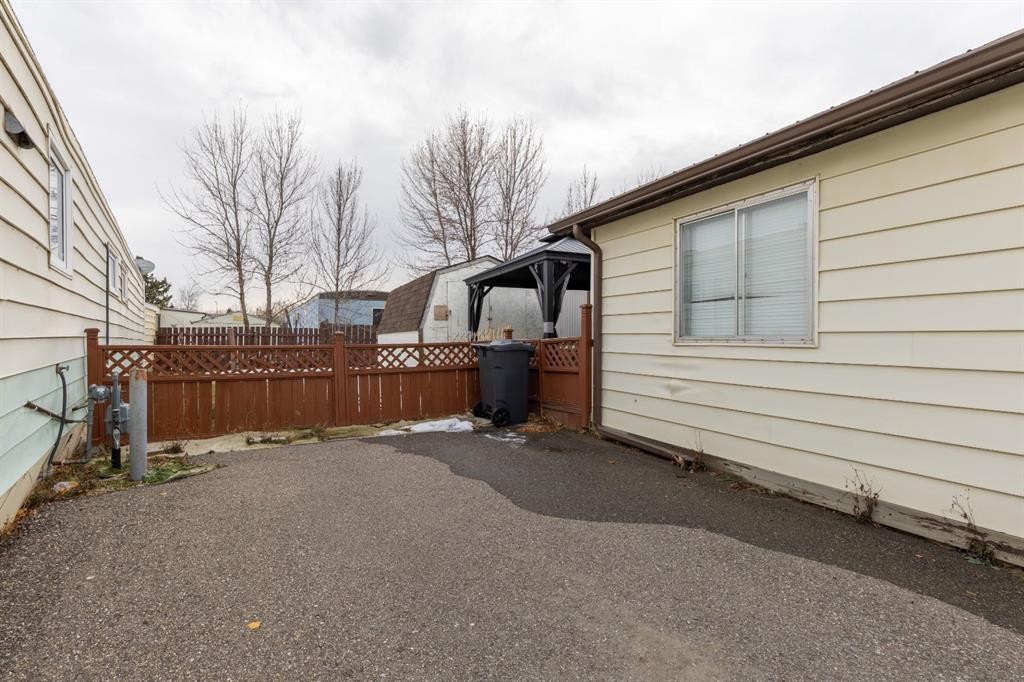 230-2300 13 Street North, Lethbridge, AB