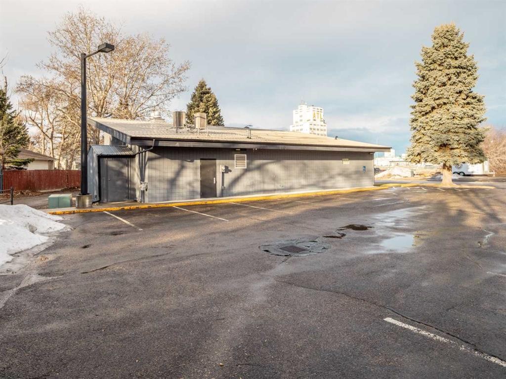 2822 2 Avenue South, Lethbridge, AB