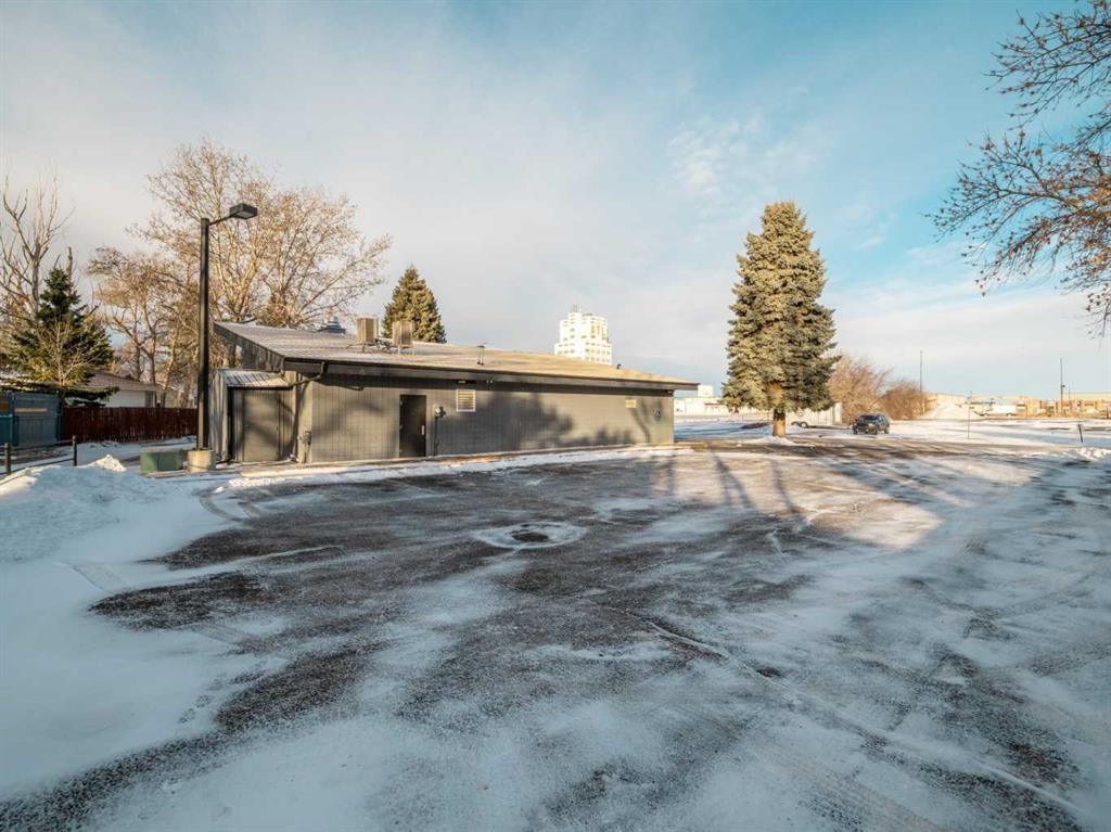 2822 2 Avenue South, Lethbridge, AB